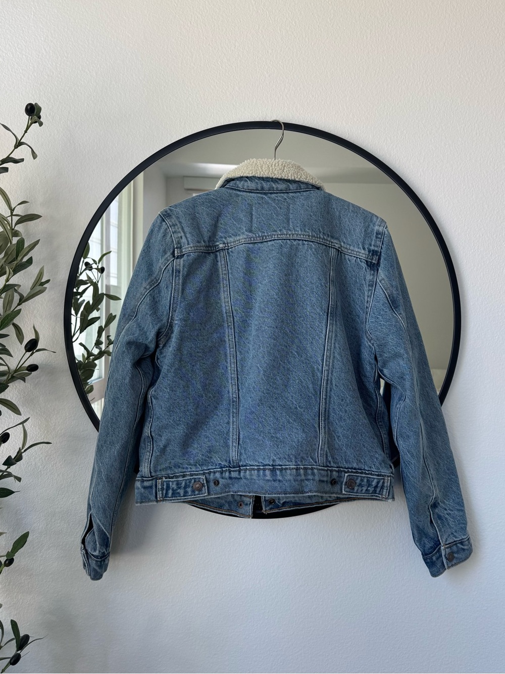Levi's Blue Denim Sherpa Trucker Jean Jacket M - Picture 3 of 10